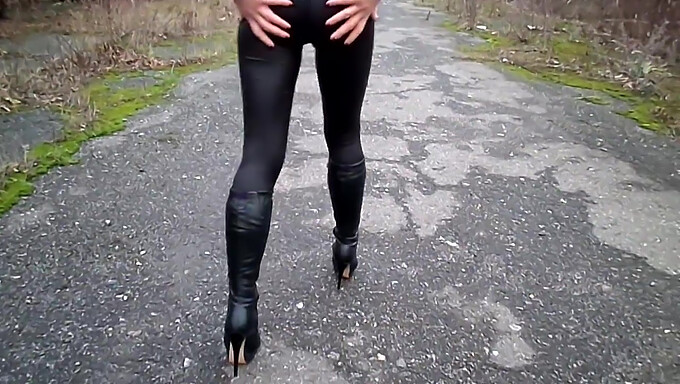 Foot Fetish And Leg Worship In Heels And Leggings